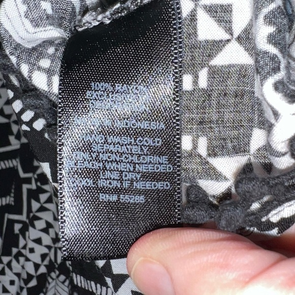 Express Tie Back Apron Tank - Picture 6 of 6